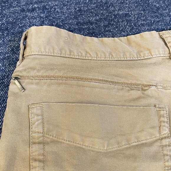 The North Face Men’s Tan Motion Shorts (Size 36) - Picture 6 of 8